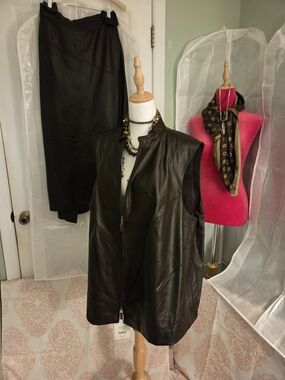 Sleeveless Deep Brown Rich Leather Zip-Front Vest Skirt Set Suit NWT 3 Necklaces